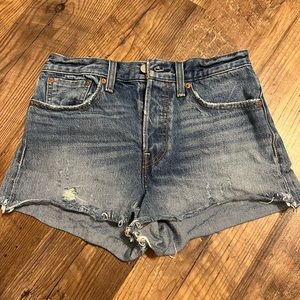 Levi’s womens wedgie fit size 27 shorts